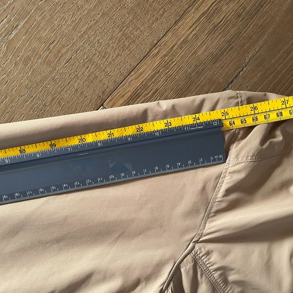 Mountain Hardwear Tan Ski Jacket with Insulated Design - Picture 16 of 16